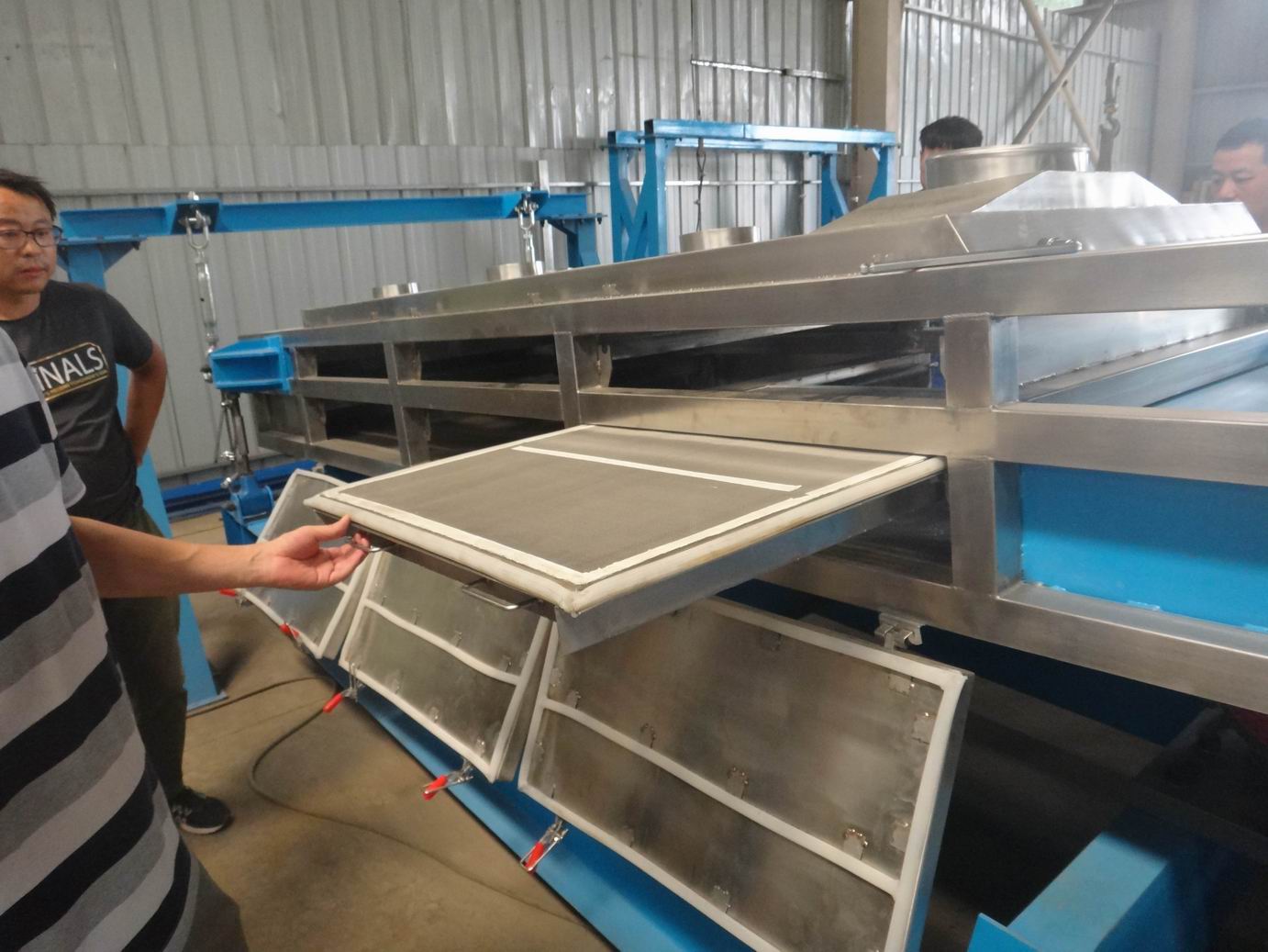 make a screener easy to clean and maintenance