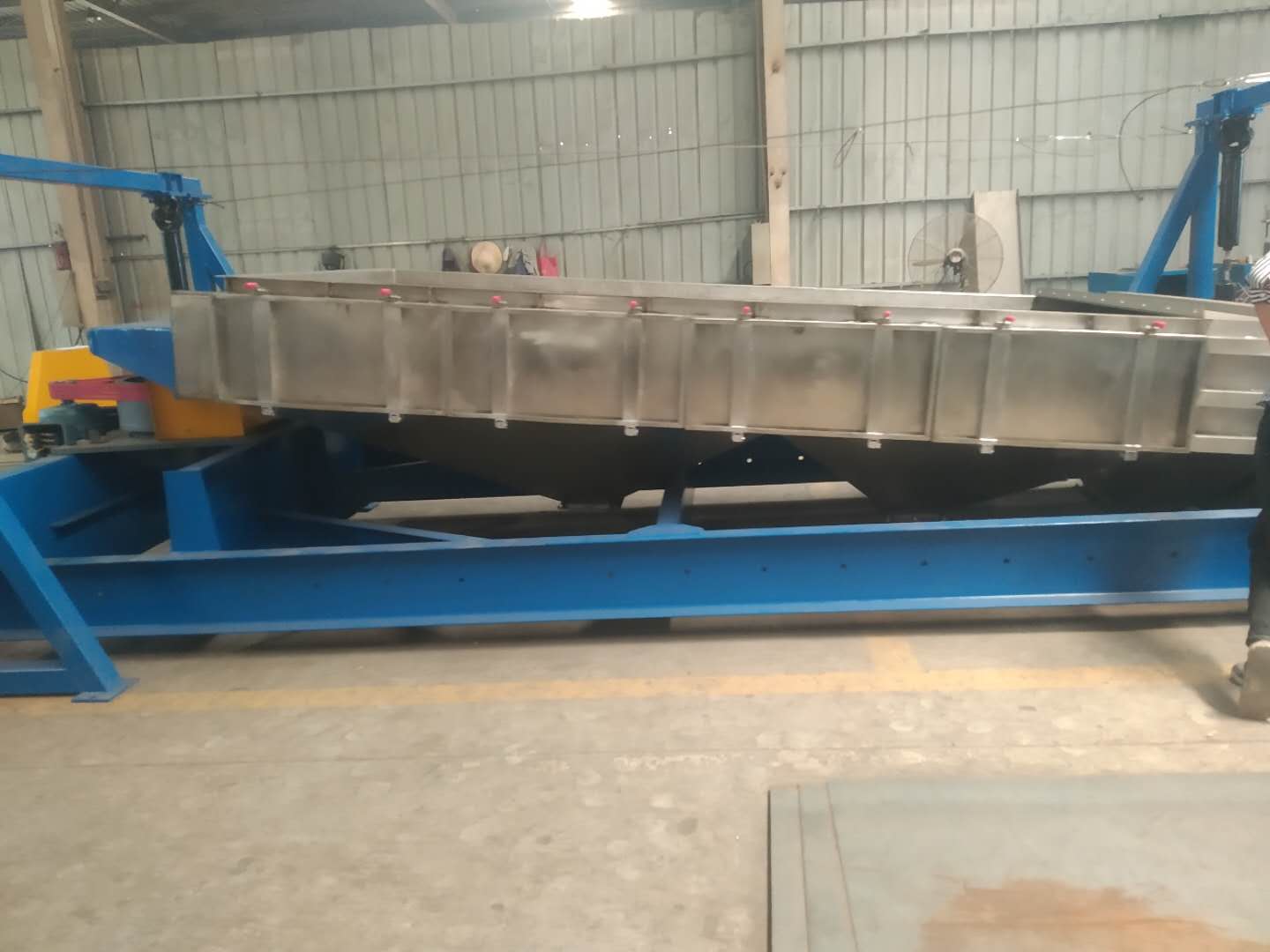 urea screener machine